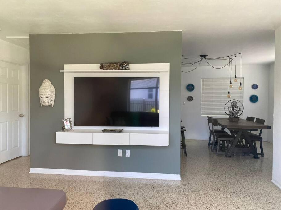 Stayover In Miami Home 2Br - 1Bth - Free Parking Dış mekan fotoğraf