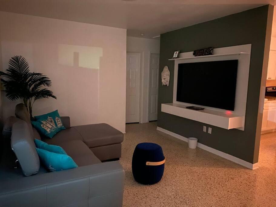 Stayover In Miami Home 2Br - 1Bth - Free Parking Dış mekan fotoğraf