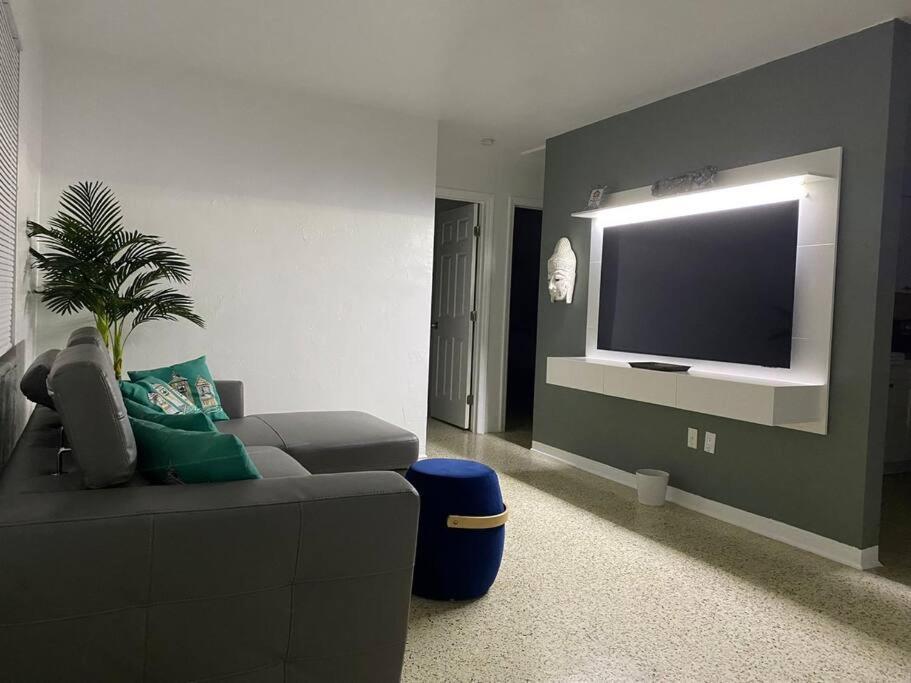 Stayover In Miami Home 2Br - 1Bth - Free Parking Dış mekan fotoğraf